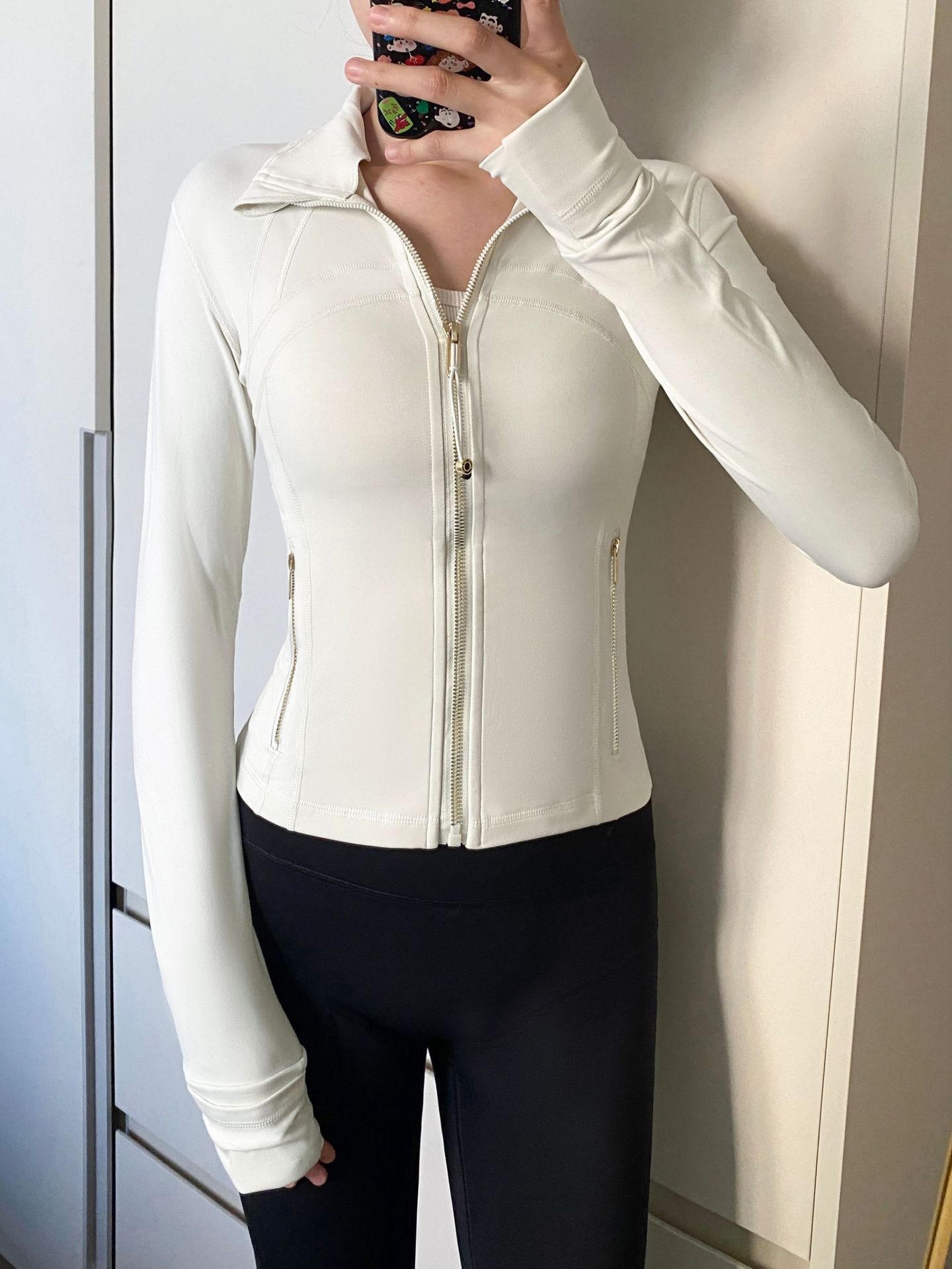 Outdoor-Ready Cropped Yoga Jacket with Stand Collar